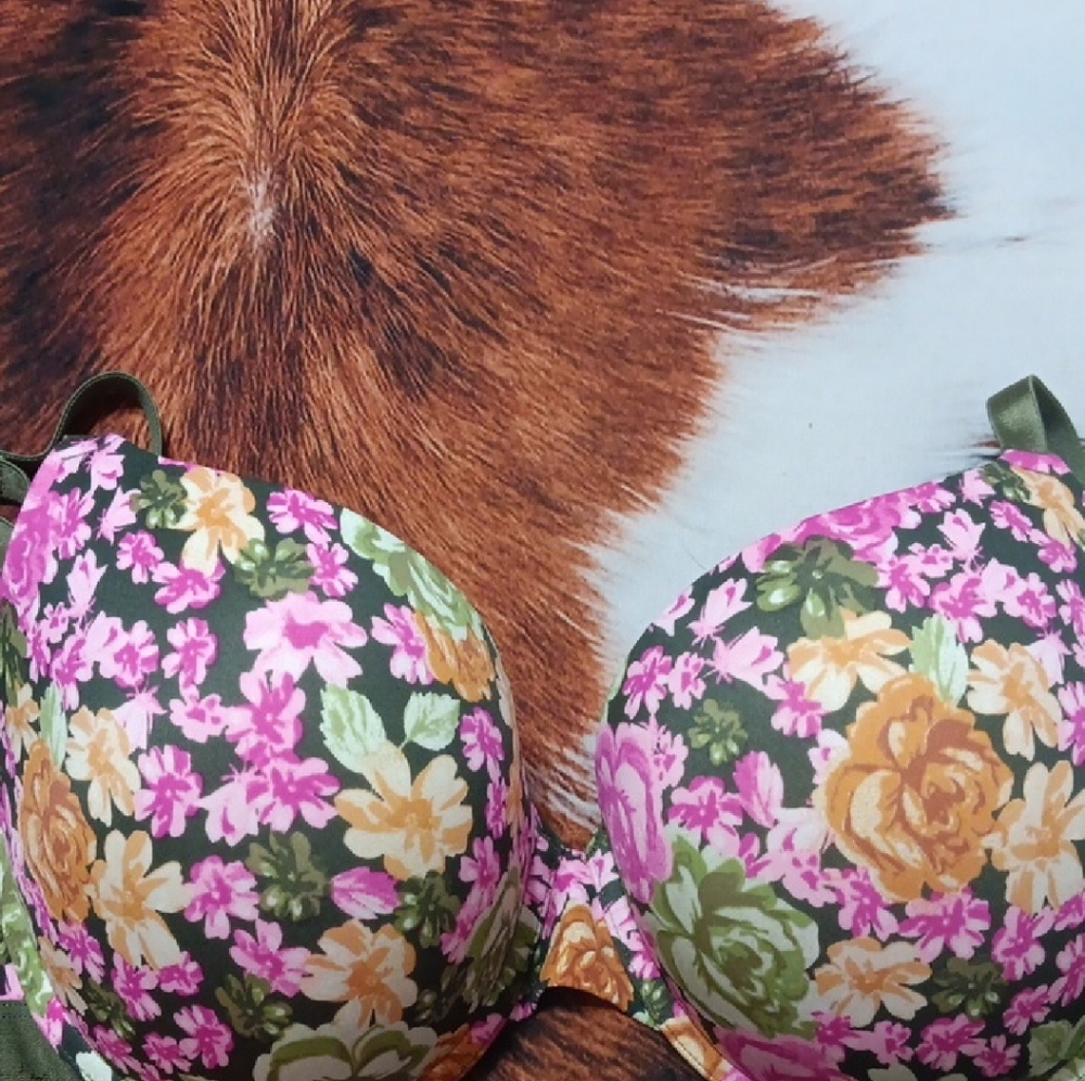 Victoria's Secret Green and Pink Bra Intimates